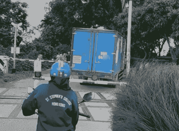 Cố tình đi qua đường tàu khi đèn đã bật thì liệu có được bảo hiểm bồi thường không?